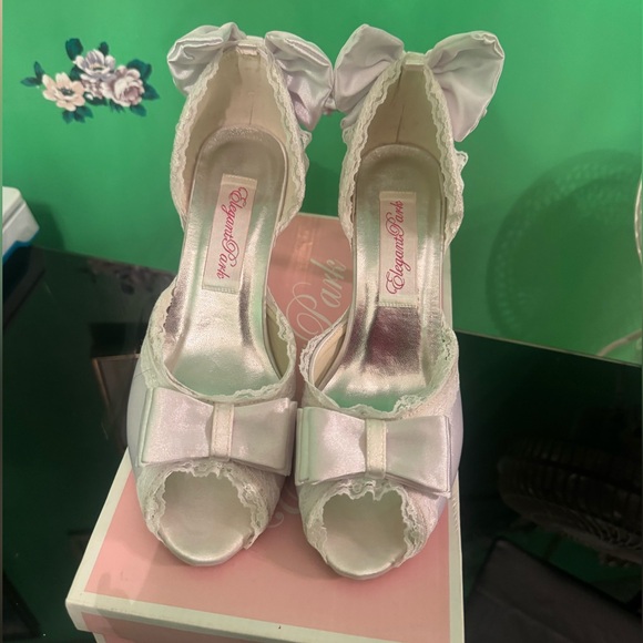 Elegant Park Bridal Shoes - Picture 3 of 3